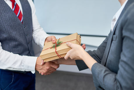 Die Vorteile von Onboarding-Geschenken für neue Mitarbeiter